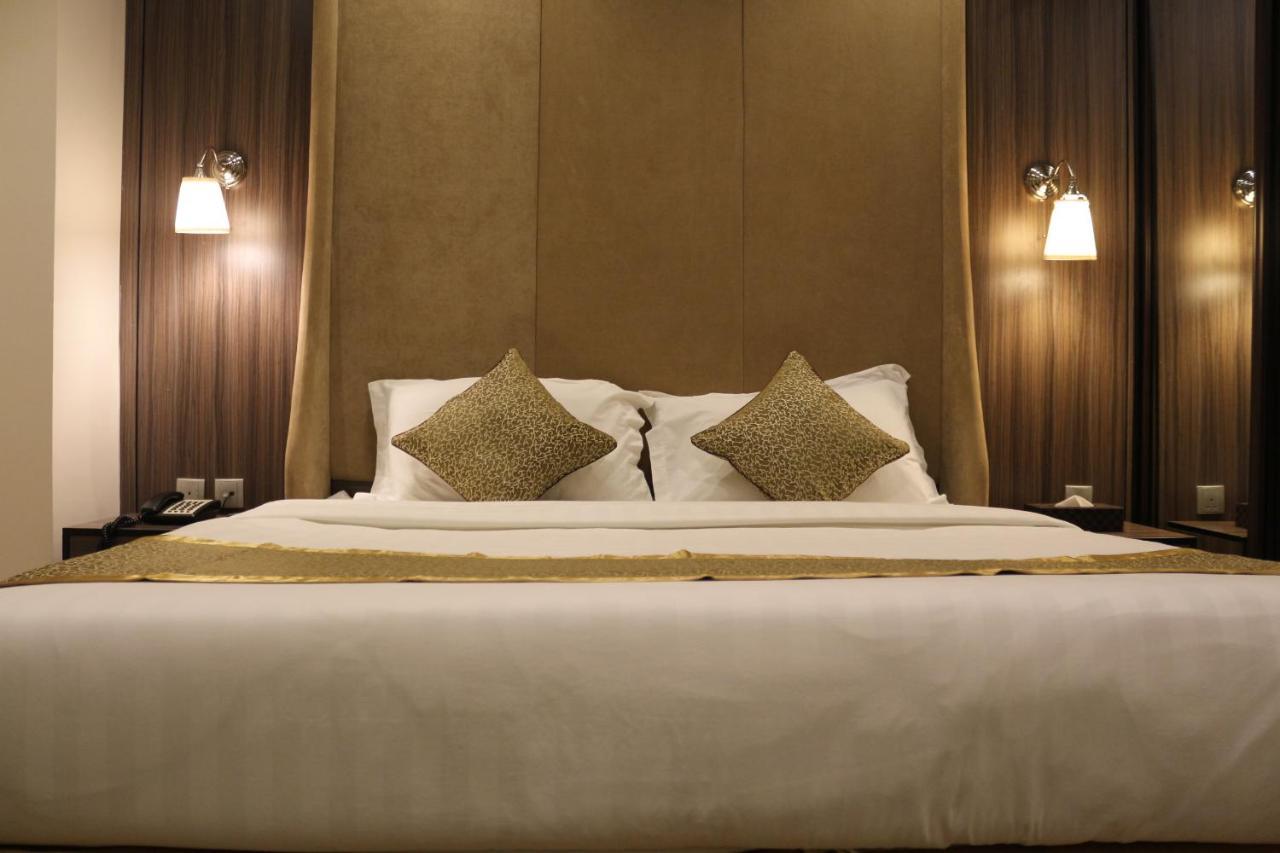 Valencia Hotel Suites Ель-Хубар Екстер'єр фото